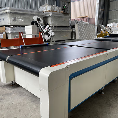 Macchina automatica automatizzata del bordo del nastro del materasso che lancia cucito